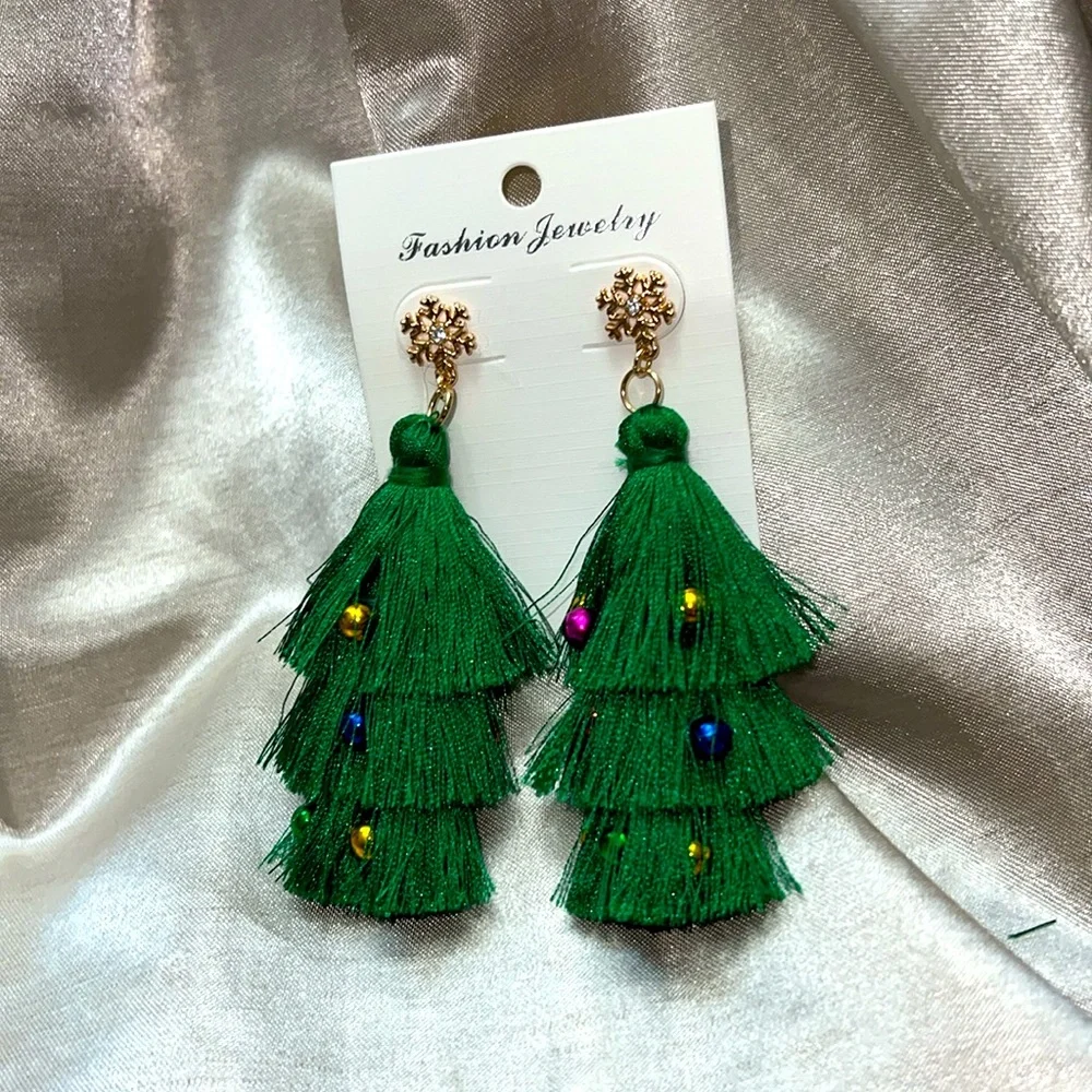 Christmas tree tassel earrings nwt - Picture 1 of 4